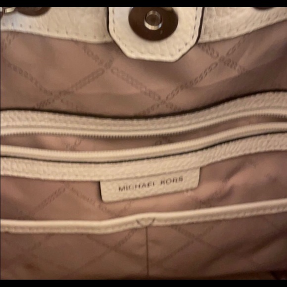 Beautiful white large MK bag - Picture 8 of 11